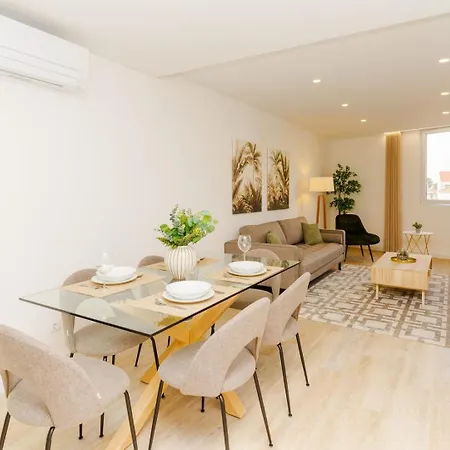Spacious And Modern Flat With Ac 1 Min From Metro Lägenhet