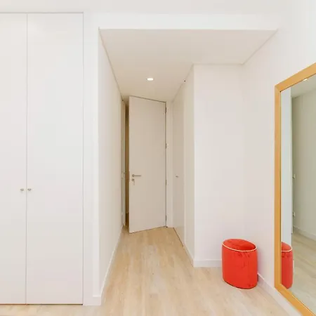 Apartment Spacious And Modern Flat With Ac 1 Min From Metro Porto