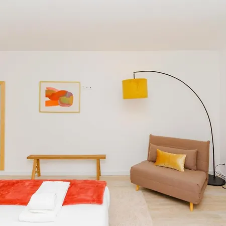 Spacious And Modern Flat With Ac 1 Min From Metro