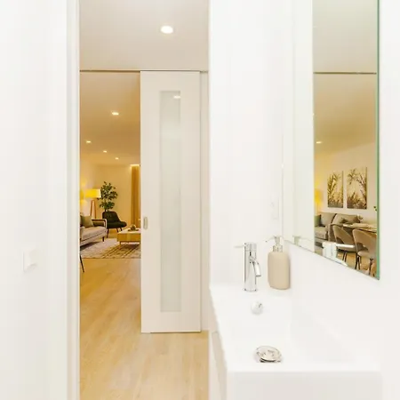 Spacious And Modern Flat With Ac 1 Min From Metro Apartment Porto