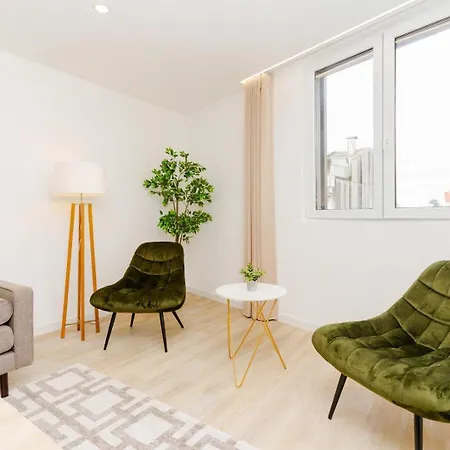 Spacious And Modern Flat With Ac 1 Min From Metro Porto