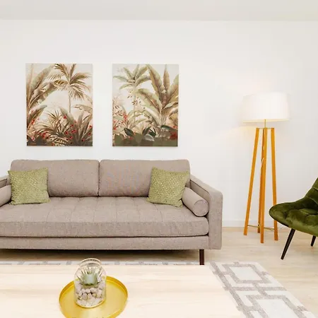 Apartment Spacious And Modern Flat With Ac 1 Min From Metro Porto
