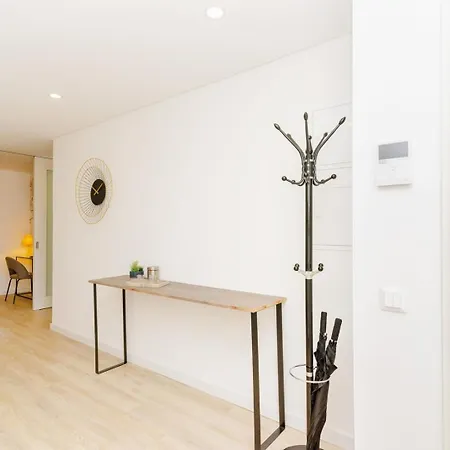 Spacious And Modern Flat With Ac 1 Min From Metro Porto