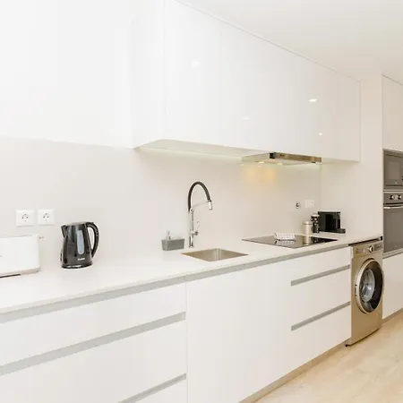 Spacious And Modern Flat With Ac 1 Min From Metro