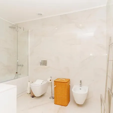 Spacious And Modern Flat With Ac 1 Min From Metro