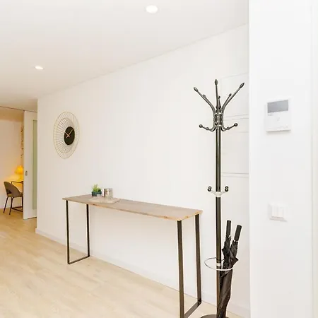 Apartman Spacious And Modern Flat With Ac 1 Min From Metro Porto