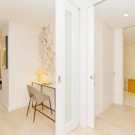 Apartman Spacious And Modern Flat With Ac 1 Min From Metro Porto