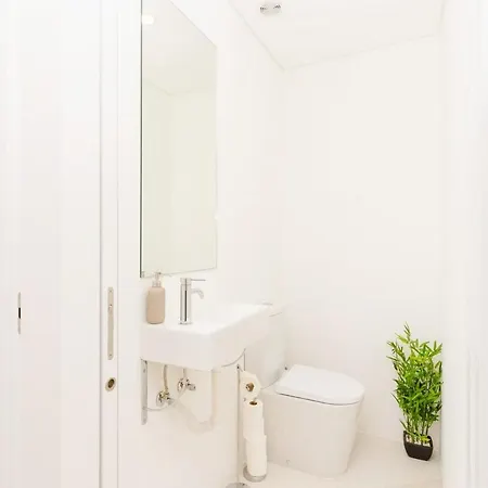 Spacious And Modern Flat With Ac 1 Min From Metro