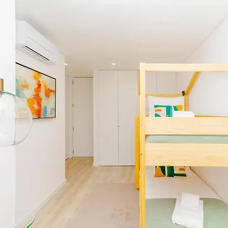 Spacious And Modern Flat With Ac 1 Min From Metro Porto