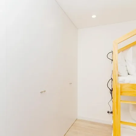 Spacious And Modern Flat With Ac 1 Min From Metro Apartment Porto