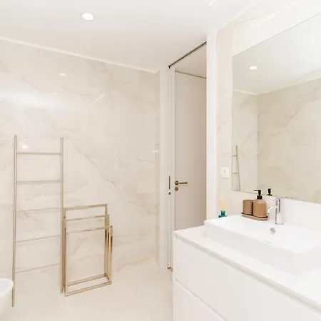 Spacious And Modern Flat With Ac 1 Min From Metro *