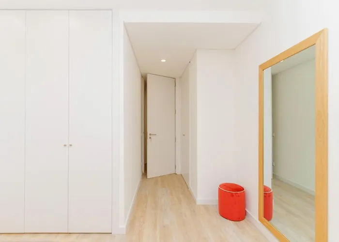 Lägenhet Spacious And Modern Flat With Ac 1 Min From Metro Oporto