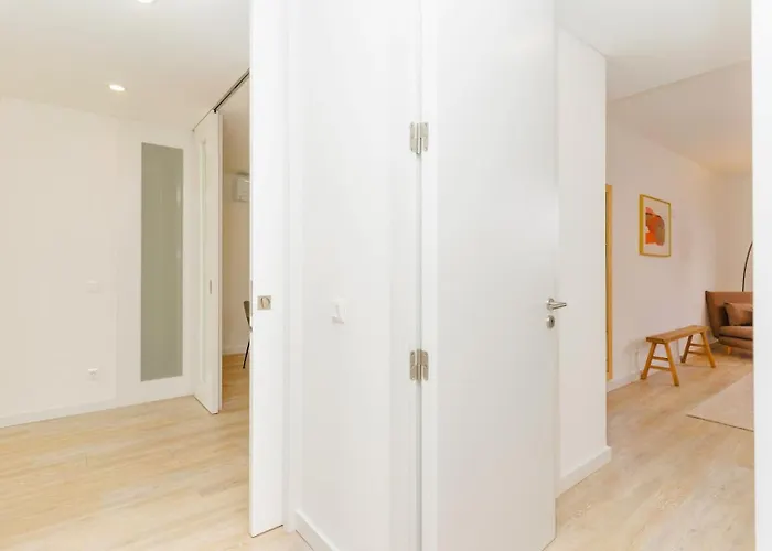 Spacious And Modern Flat With Ac 1 Min From Metro Apartment *