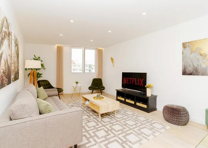 Spacious And Modern Flat With Ac 1 Min From Metro Apartment Porto