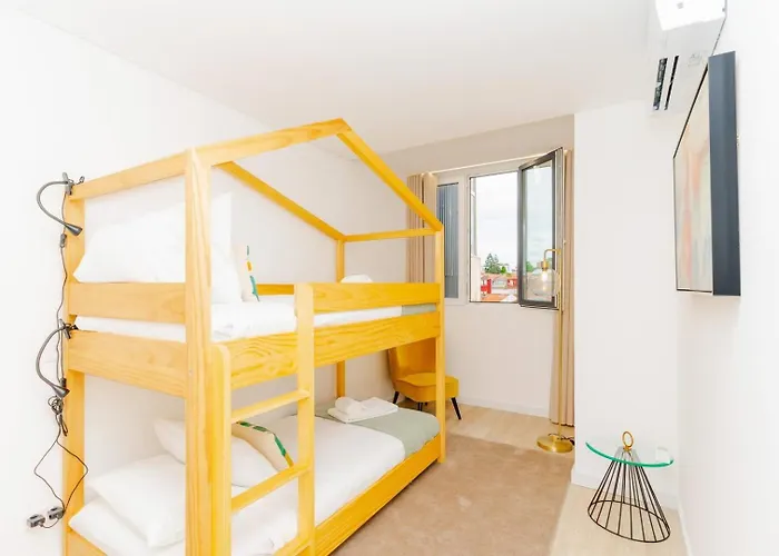 Spacious And Modern Flat With Ac 1 Min From Metro Lägenhet *