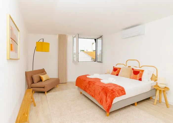 Spacious And Modern Flat With Ac 1 Min From Metro Oporto