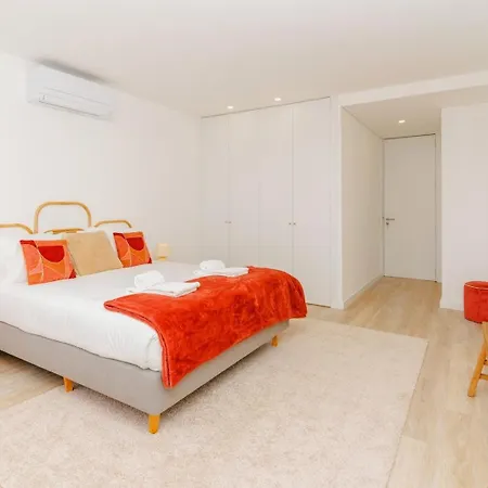 Апартаменты Spacious And Modern Flat With Ac 1 Min From Metro