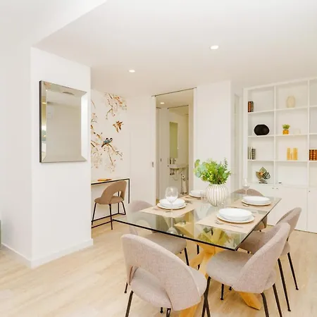 Апартаменты Spacious And Modern Flat With Ac 1 Min From Metro Порту