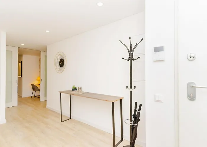 Spacious And Modern Flat With Ac 1 Min From Metro Πόρτο